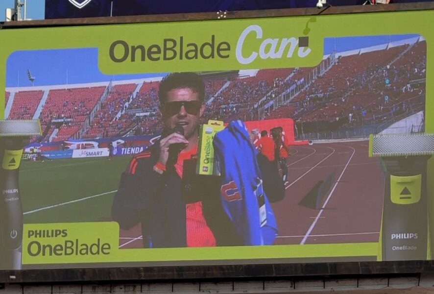 Ricarola promocionando la One Blade.
