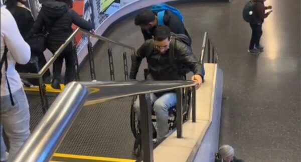 Influencer denuncia mal estado de ascensores en el metro