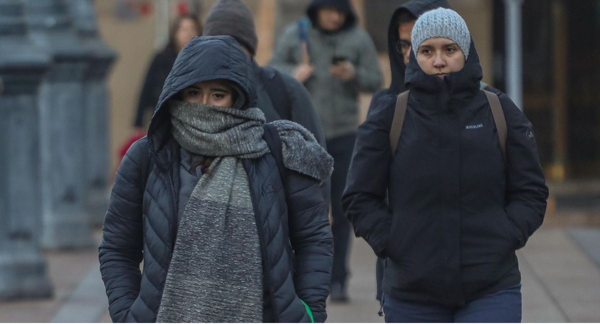 Santiago se prepara para el fin de semana más frío del año y las lluvias que volverán el domingo: mínimas llegarán a los -1°