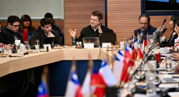 Claudio Orrego y el consejo regional metropolitano