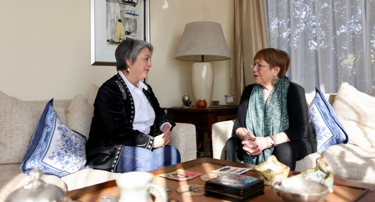 Jeannette Jara y Michelle Bachelet