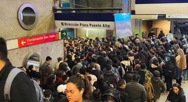 Colapso en estación de Metro Tobalaba
