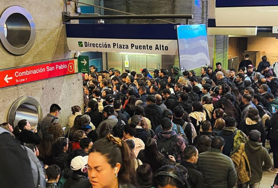 Colapso en estación de Metro Tobalaba