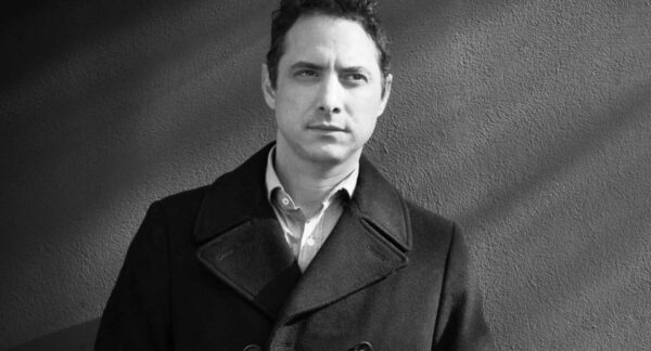 Juan de Dios Larraín Director de Fábula