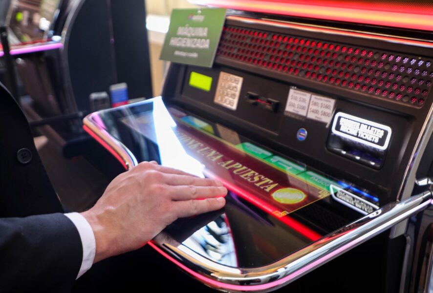 Funcionarios públicos fueron al casino con licencia médica