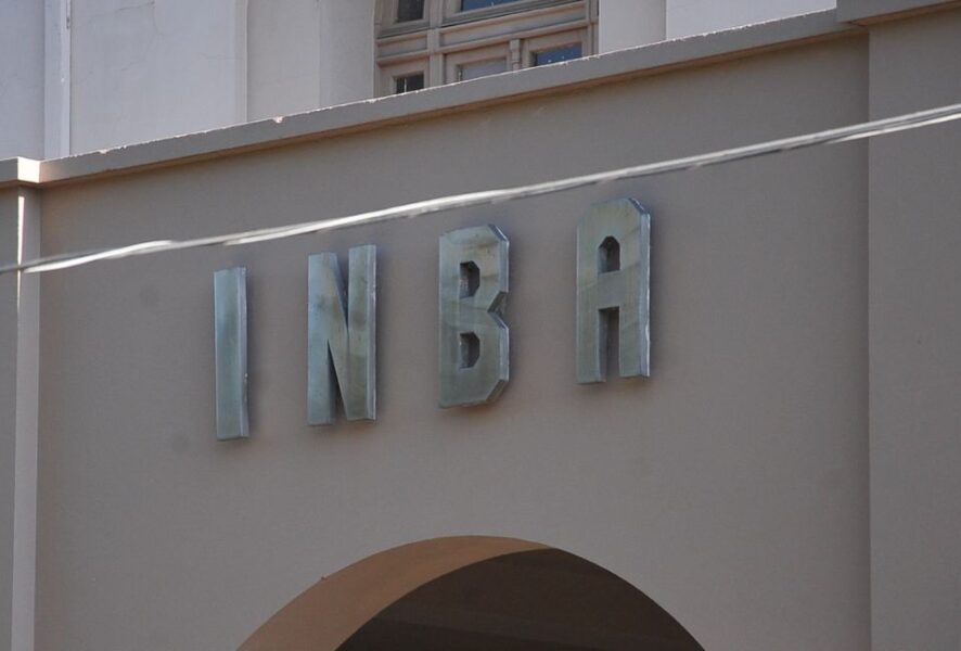 Rocían a docente con bencina en el INBA