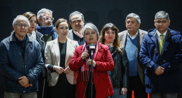 Jeannette Jara y directivas de partidos