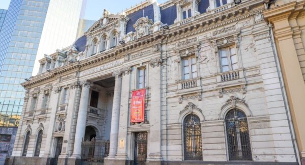 Santiago inicia restauración de Correo Central