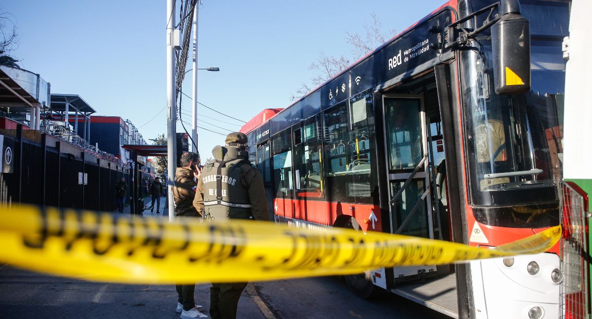 Proyecto busca dar seguro obligatorio a víctimas de delitos violentos en el transporte público: iniciativa fue inspirada en conductor asesinado en Estación Central