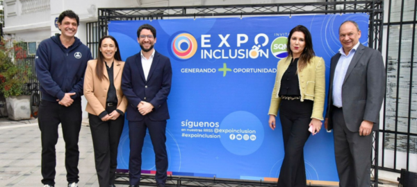 Autoridades que fueron al lanzamiento de la Expo Inclusión