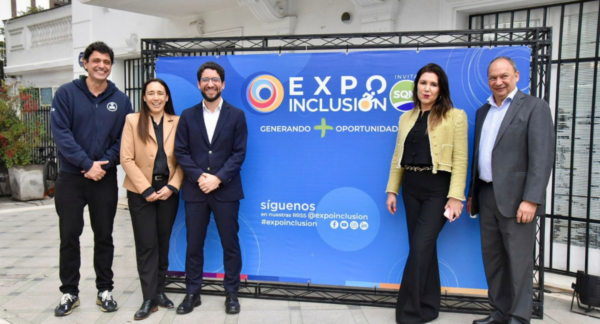 Autoridades que fueron al lanzamiento de la Expo Inclusión