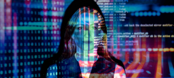 Mujer que vivirá en el futuro 2045.