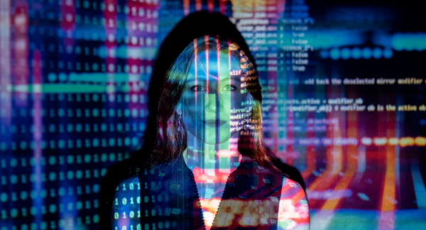 Mujer que vivirá en el futuro 2045.