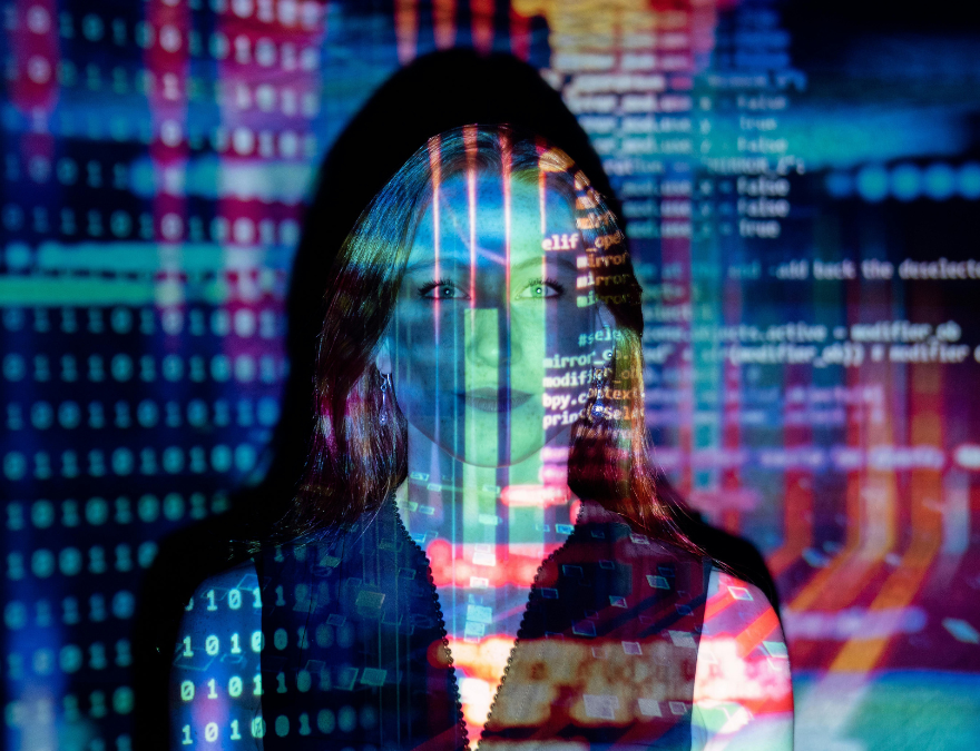 Mujer que vivirá en el futuro 2045.