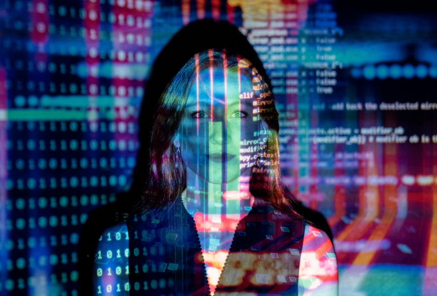 Mujer que vivirá en el futuro 2045.