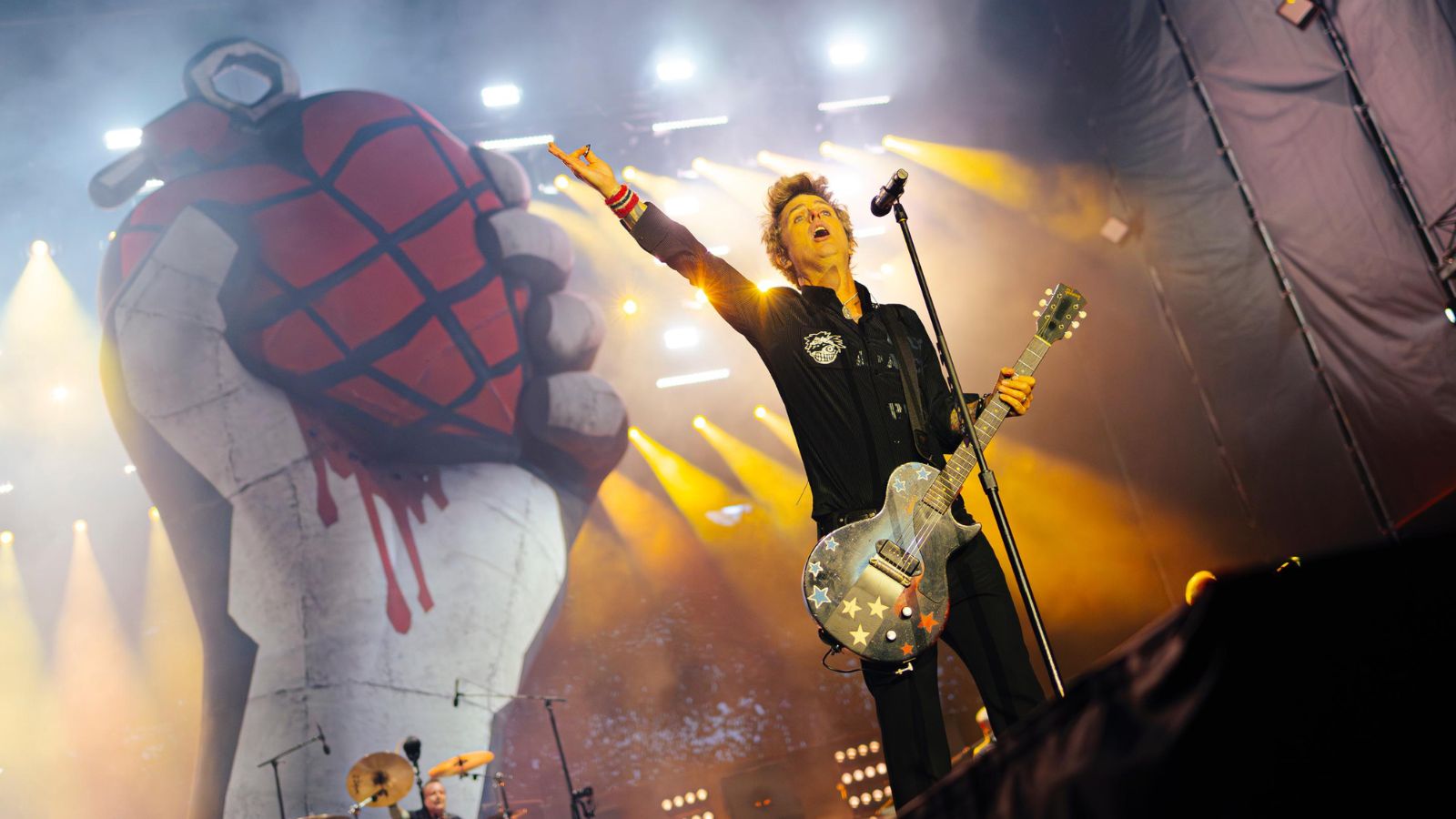 Green Day en plena forma en el Parque del Estadio Nacional: en menos de dos horas repasaron 30 años de trayectoria y encendieron la llama punk de la generación de los 90