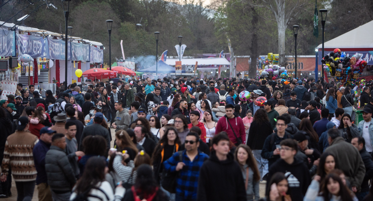 Más allá del 18 y el costo de festejar: experto propone eliminar los feriados y reemplazarlos por vacaciones para reducir impacto económico
