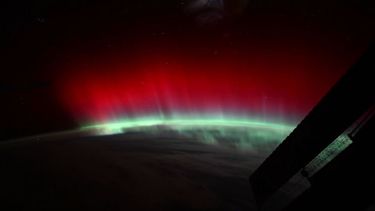 VIDEO | Astronauta de la NASA capta una rara aurora roja desde el espacio
