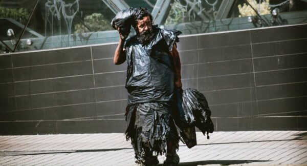 Hombre Bolsa de Las Condes