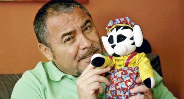 Fernando Ortiz, conocido por su rol como gato Juanito, es el jefe de comunicaciones de la campaña de Johannes Kaiser.
