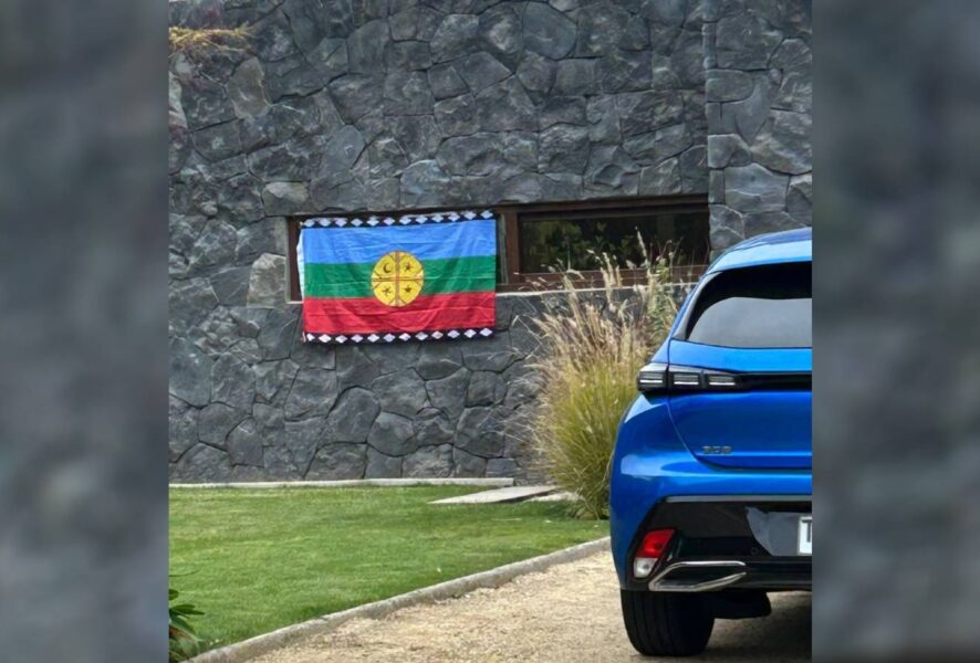 Bandera mapuche en Las Brisas