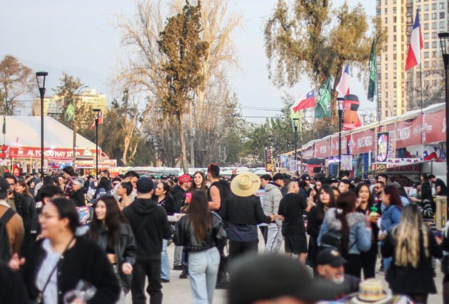 Fonderos del Parque O'higgins reclaman contra Santiago