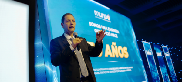 Mundo presentando su primera fibra óptica 50G