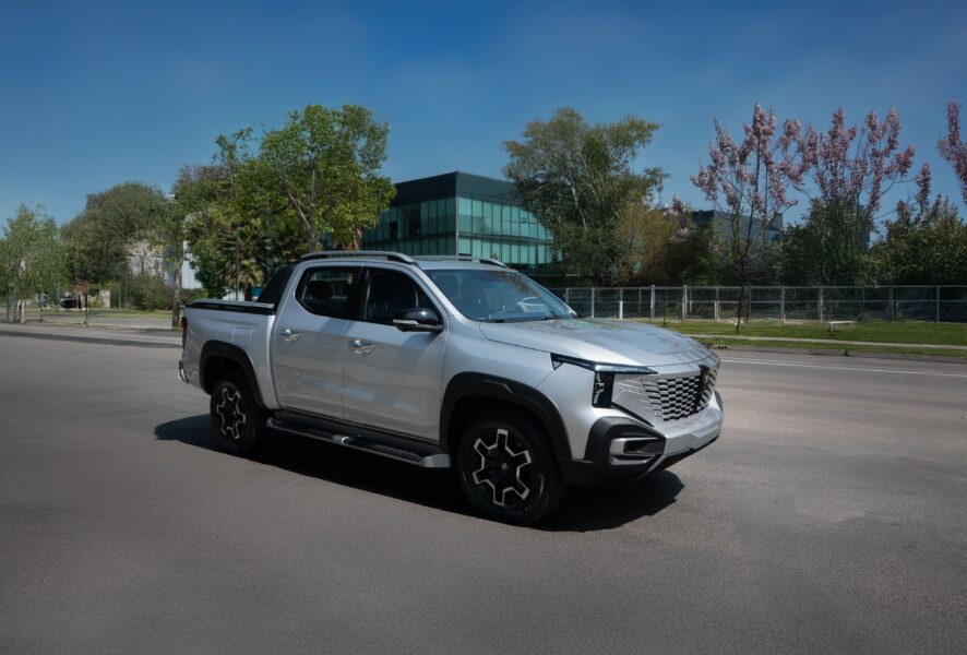 La primera pick-up eléctrica de rango extendido llega a Chile: Changan Hunter REEV.