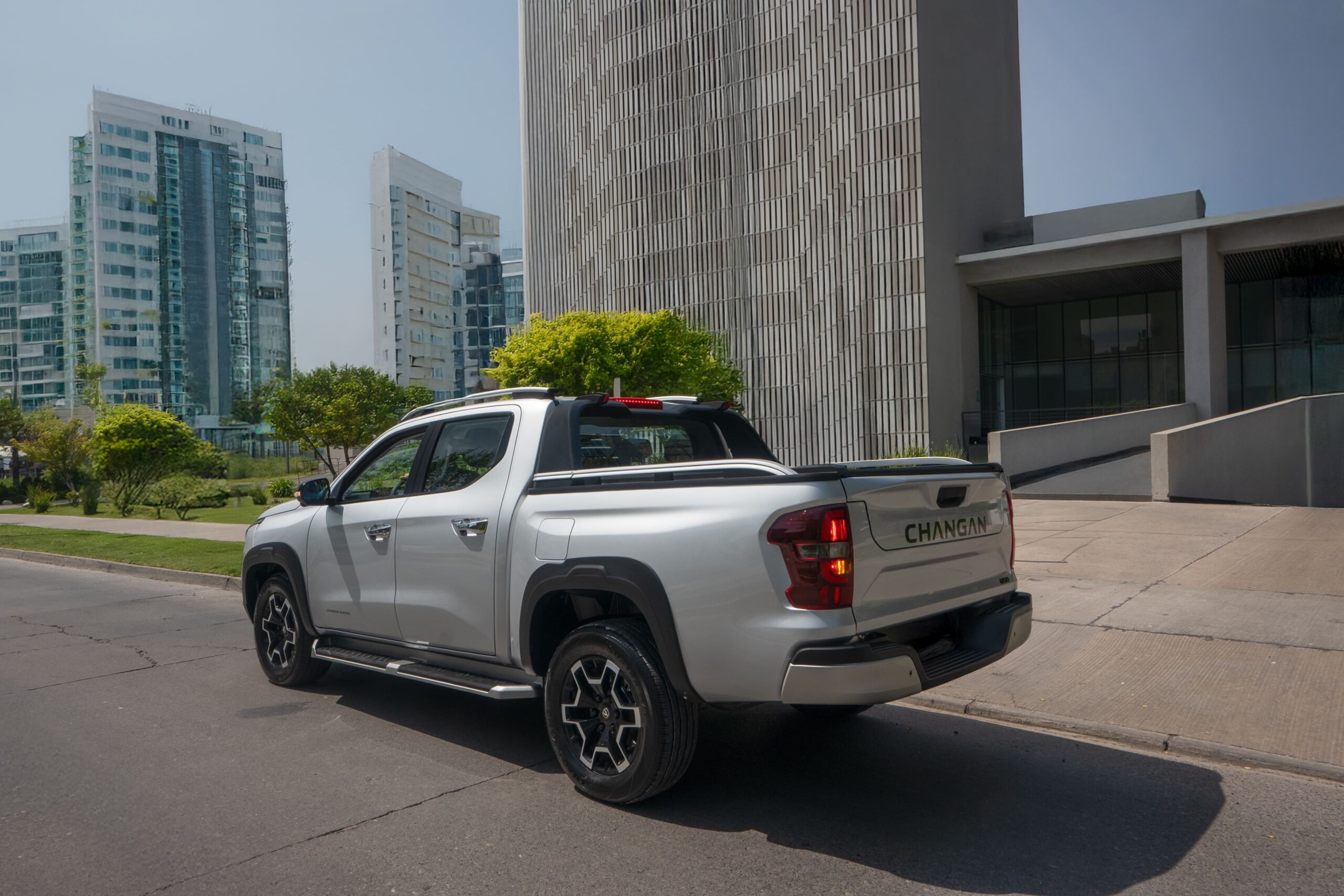 La primera pick-up eléctrica de rango extendido llega a Chile: Changan Hunter REEV