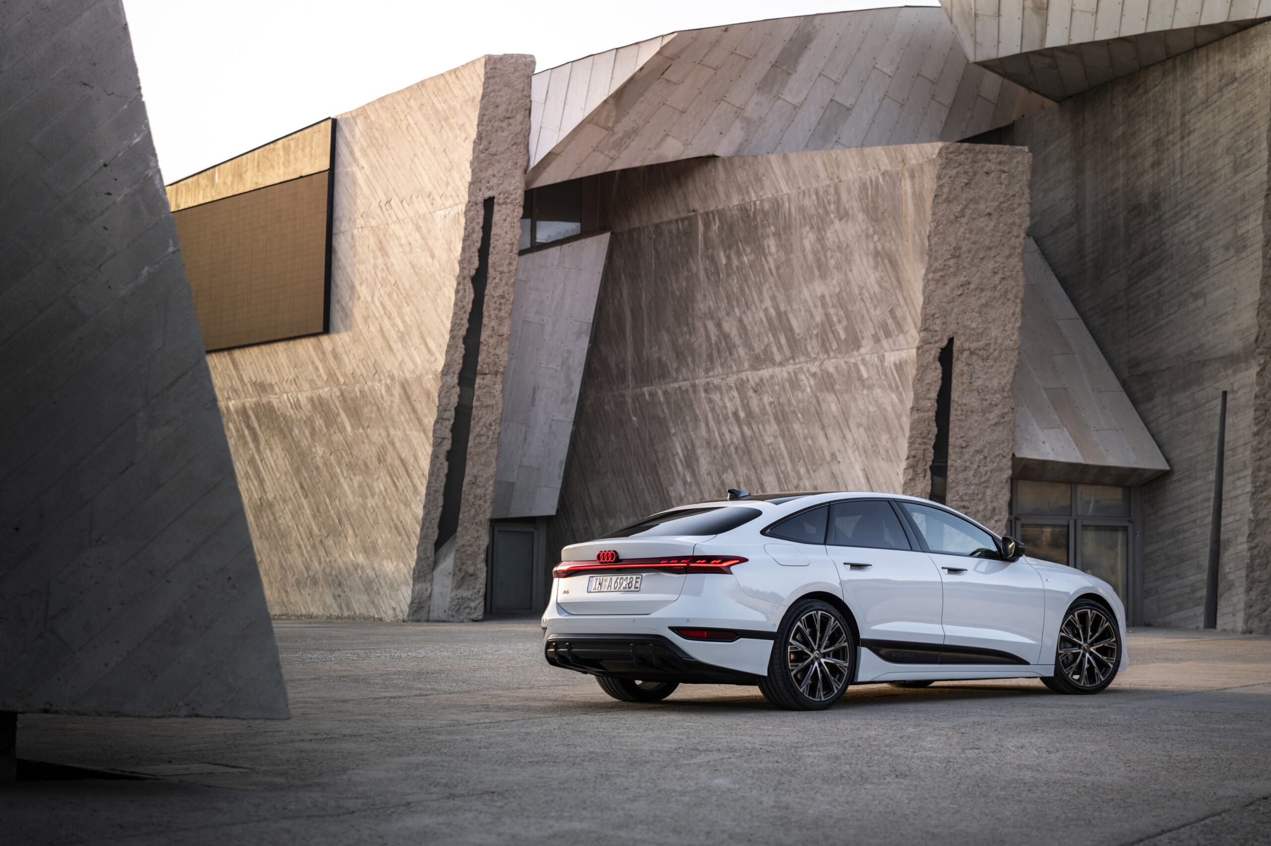 Audi A6 Sportback e-tron: el nuevo sedán eléctrico premium.
