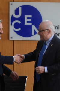 Autoridades que firmaron el convenio que permite agiliazar visas de estudiantes extranjeros,