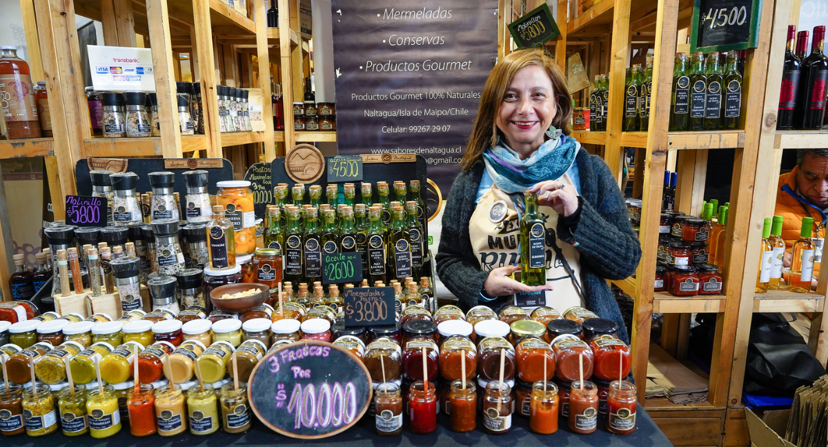 Feriante de la ExpoMundoRural 2025 con sus mermeladas.