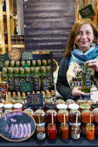 Feriante de la ExpoMundoRural 2025 con sus mermeladas.