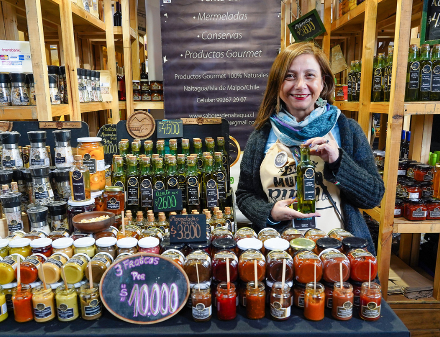 Feriante de la ExpoMundoRural 2025 con sus mermeladas.