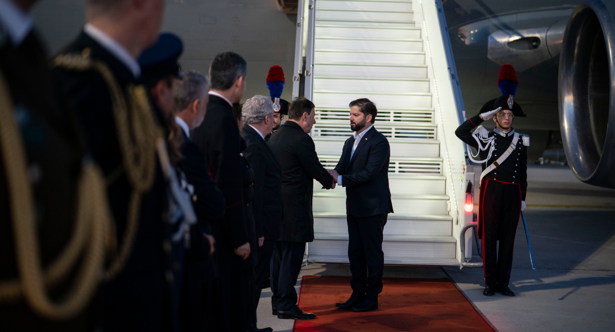 Boric despega a Corea del Sur con foco en la APEC y la oportunidad de instalar la candidatura de Bachelet en la ONU