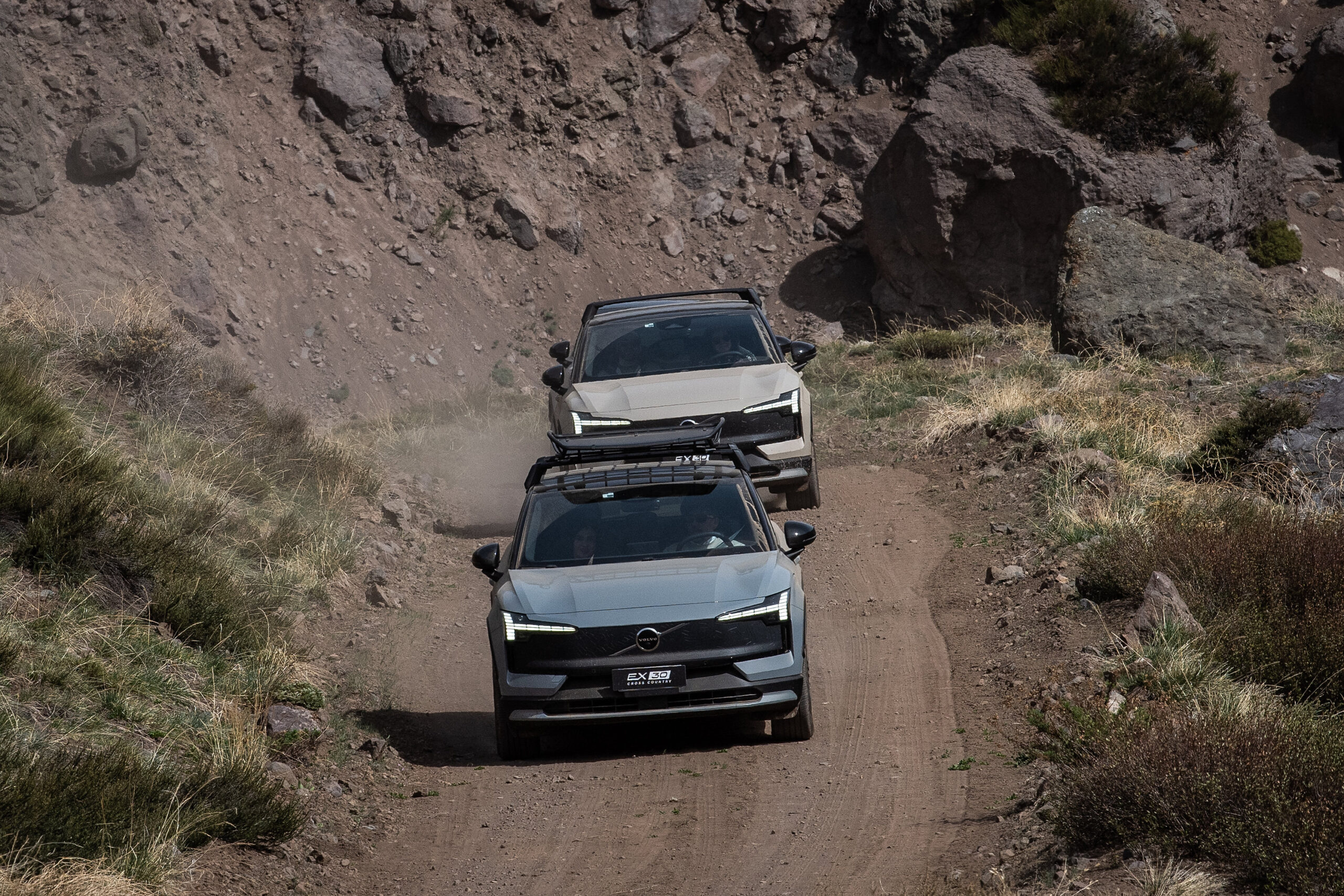 Prueba de manejo Volvo EX30 Cross Country: análisis realista de prestaciones, autonomía y usabilidad en ruta entre Vitacura y Portillo.