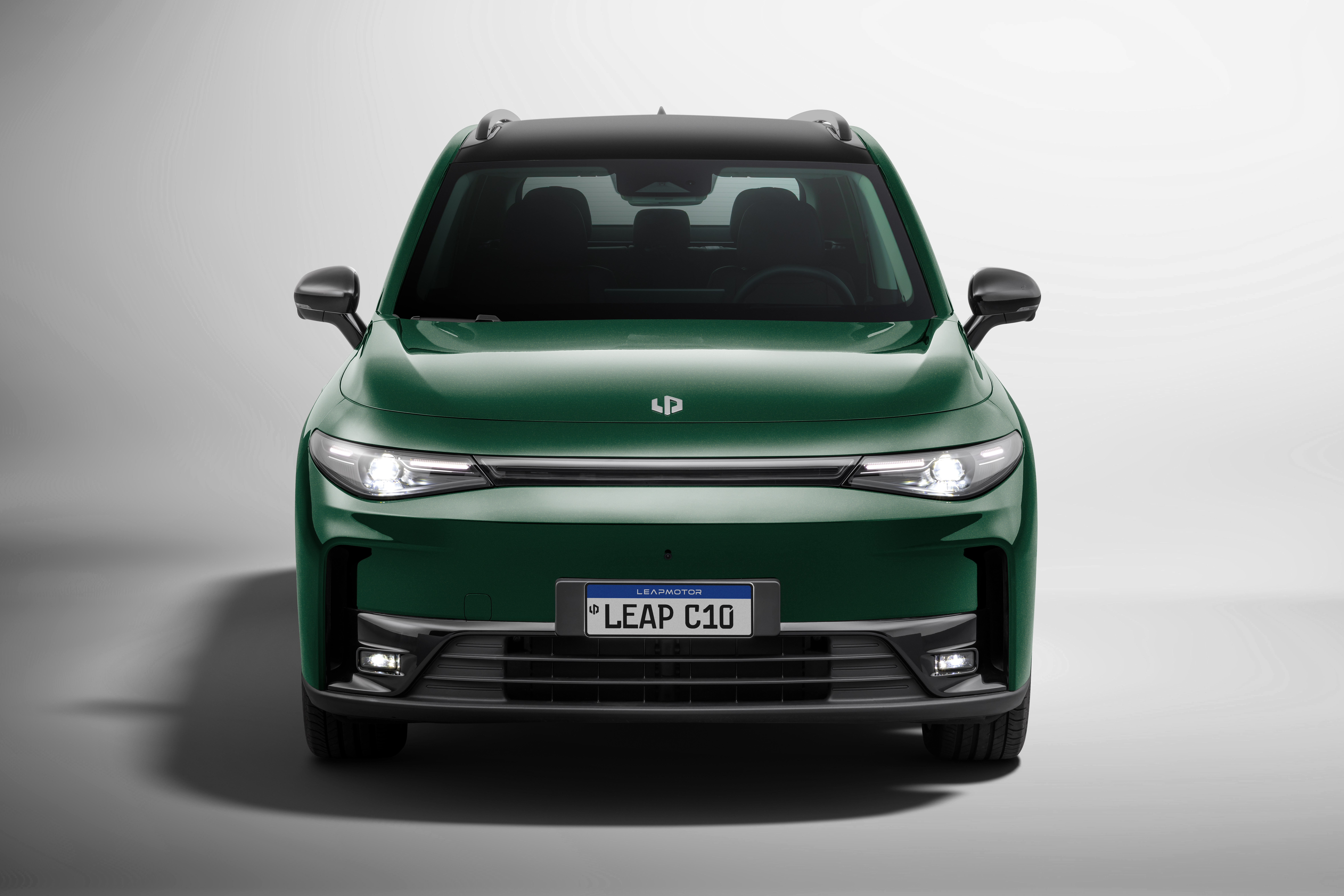 Leapmotor C10, SUV eléctrico y ultra-híbrido presentado por Stellantis en Chile