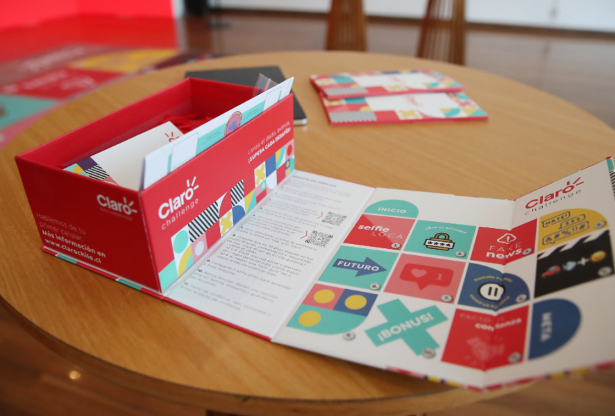 Caja del teléfono con el Claro plan más seguro.