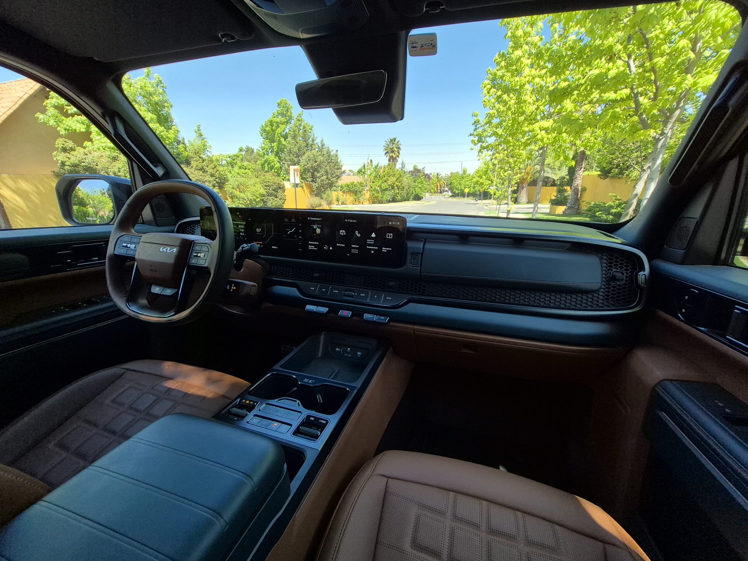 Kia Tasman en Chile mostrando diseño exterior, estilo interior y detalles de equipamiento