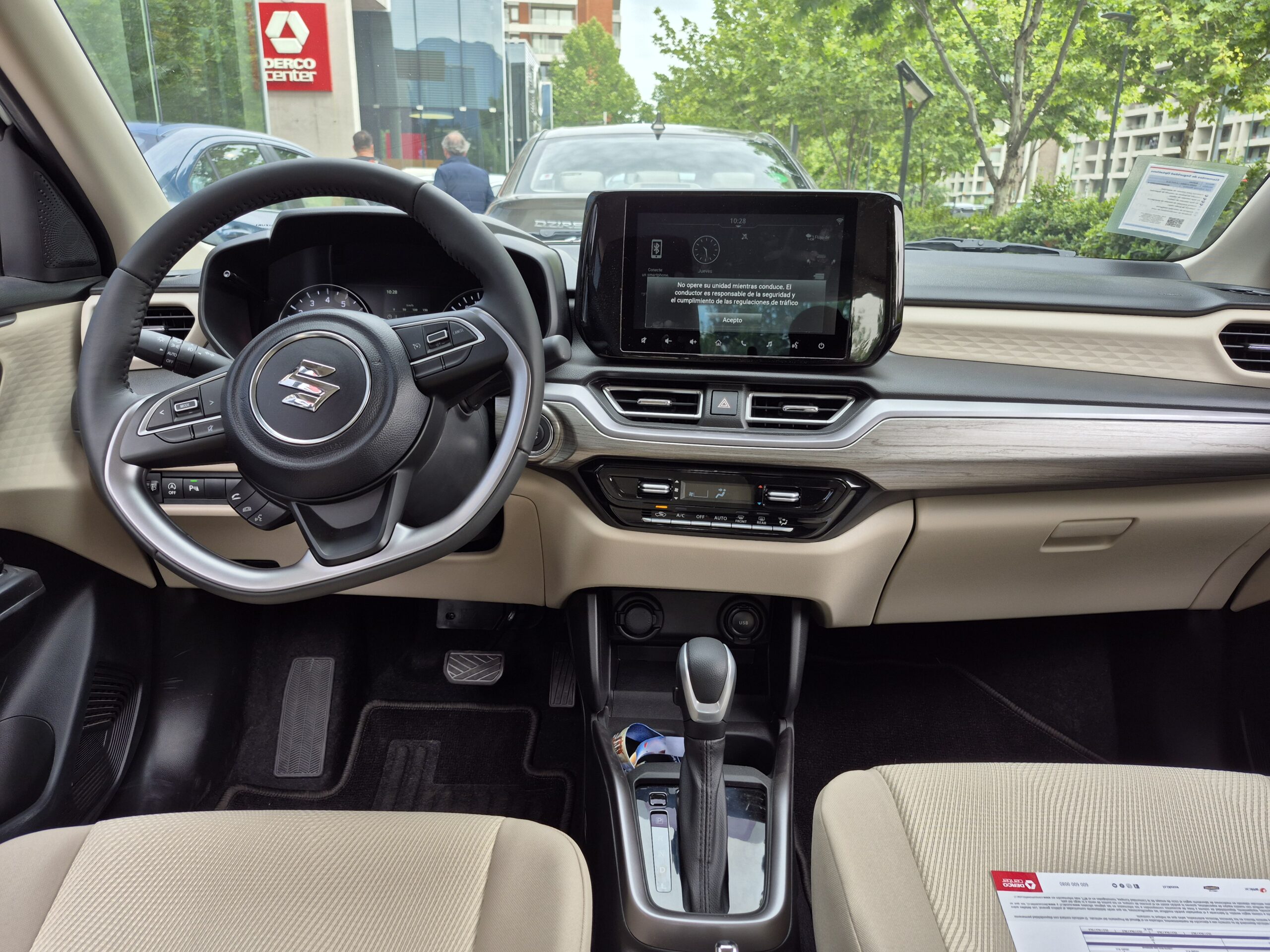 El interior del nuevo Suzuki Dzire, en su versión con caja CVT.