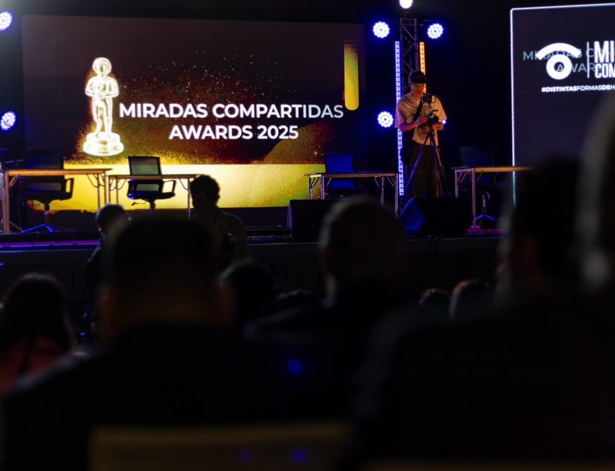 Inicio y espectadores del Miradas Compartidas Awards 2025.