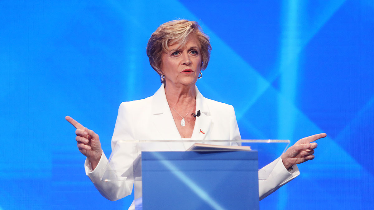 Matthei por baja en sondeos: “Veo un divorcio muy grande en la calle y lo que dicen algunas encuestas”