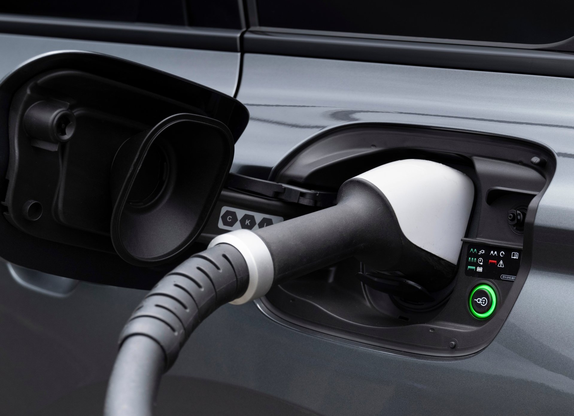 Chile está todavía lejos de la meta de electrificación del parque automotor.
