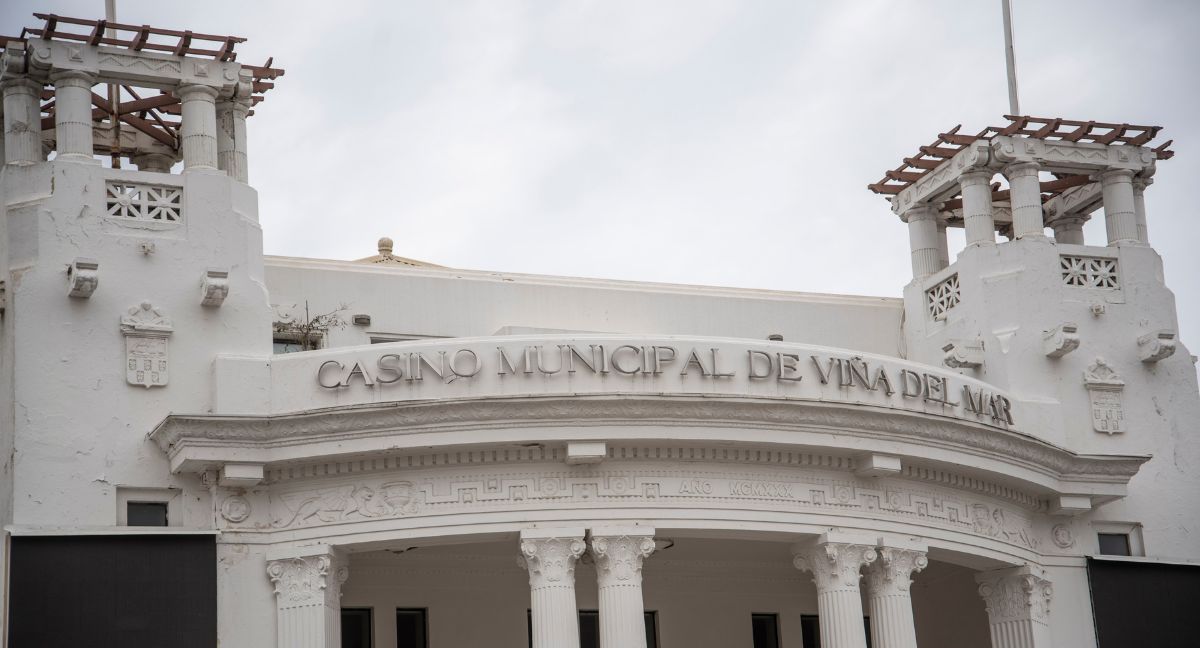Casino de Viña del Mar deberá apagar las pantallas lumínicas de 12 de la noche a 7 de la mañana tras reclamo de vecino