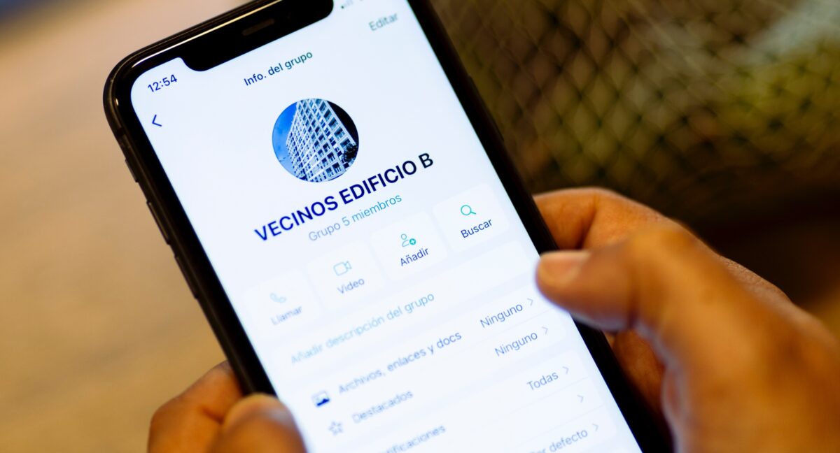 Vecina "conflictiva" expulsada de grupo de Whatsapp