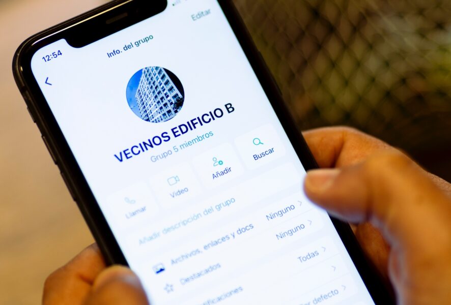 Vecina "conflictiva" expulsada de grupo de Whatsapp