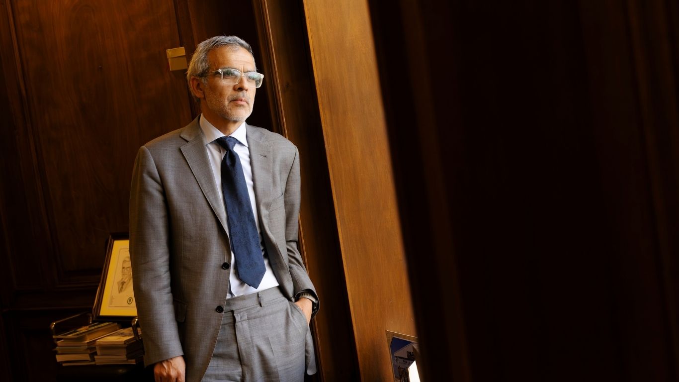 Ministro Luis Cordero condena nexos de barras bravas con equipos de fútbol: “Los clubes no pueden seguir siendo cómplices de ilegalidades y de delitos”