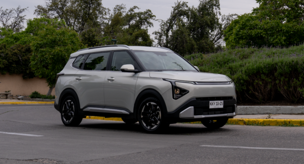 El Kia Carens actualizado para 2026.