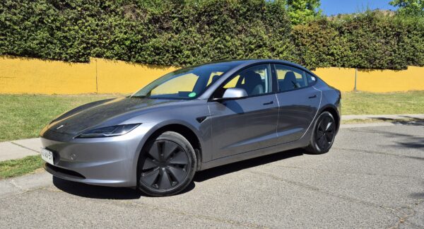 Tesla Model 3 RWD.