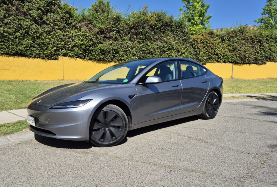 Tesla Model 3 RWD.